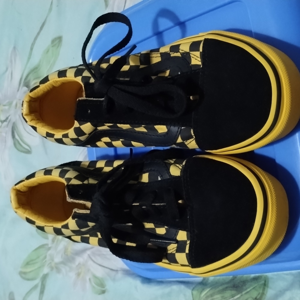 Vans sneakers checker's black and yellow 💛 used  size 3.5